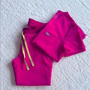 Figs Women's Shocking Pink Scrub Set